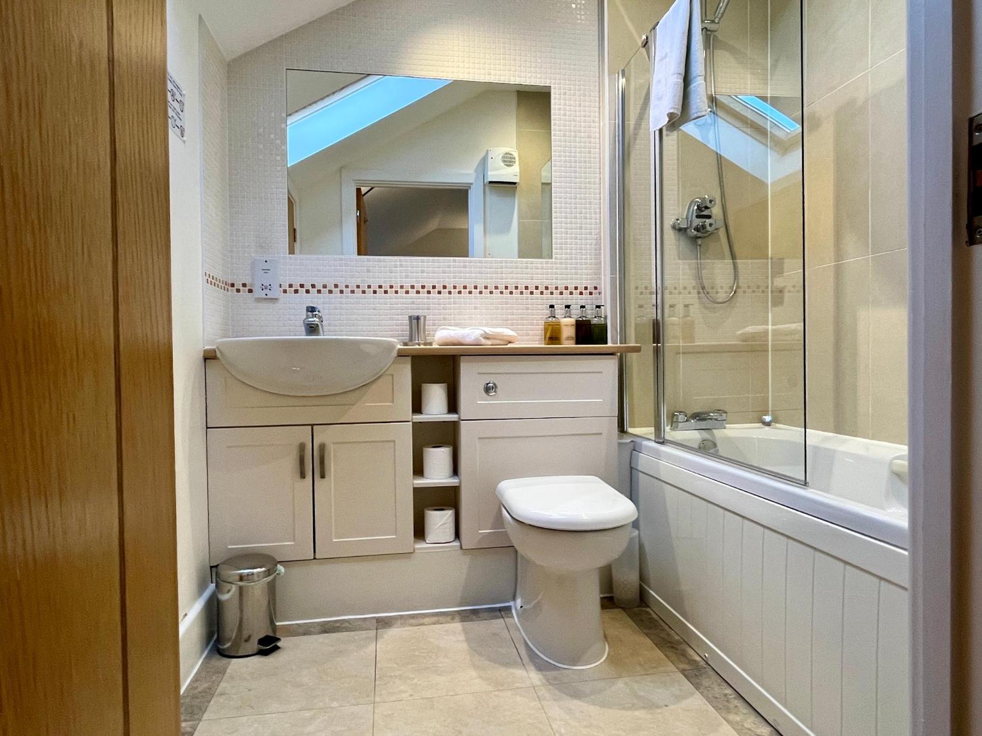 Apartemen Your Space - Manor House